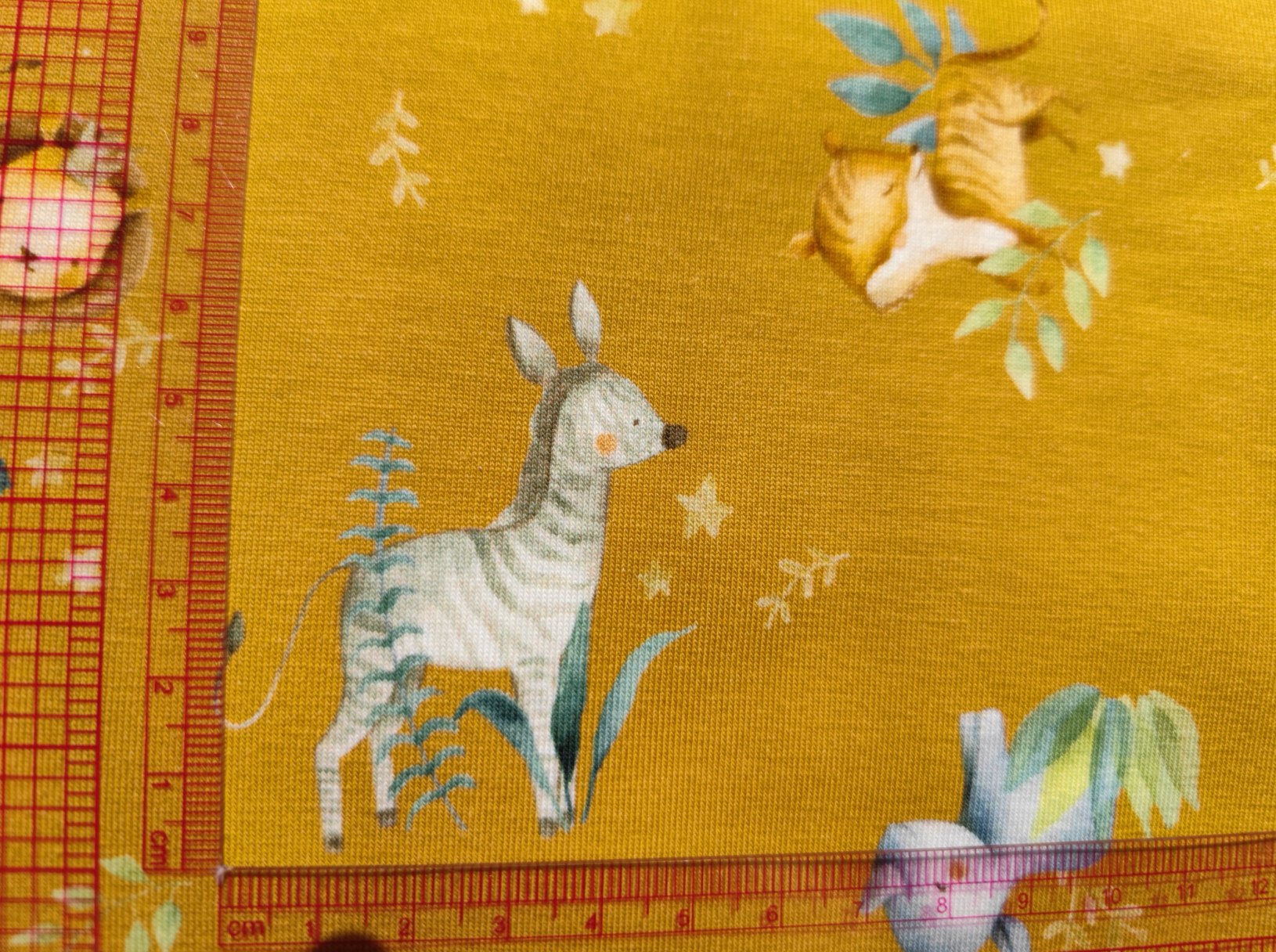 Afrikai állatos biopamut jersey (mustár) - Image 2