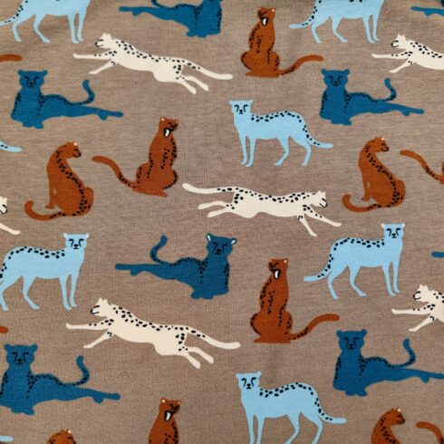 Leopárdos biopamut bolyhos futter barna alapon, szabadidő anyag